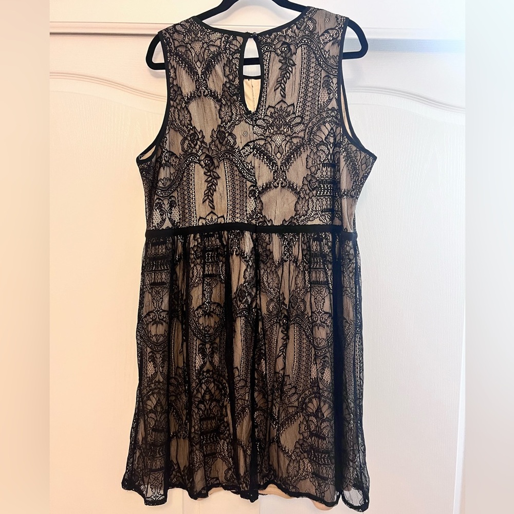 Maurice’s Beautiful Lace Keyhole Dress - Picture 7 of 11